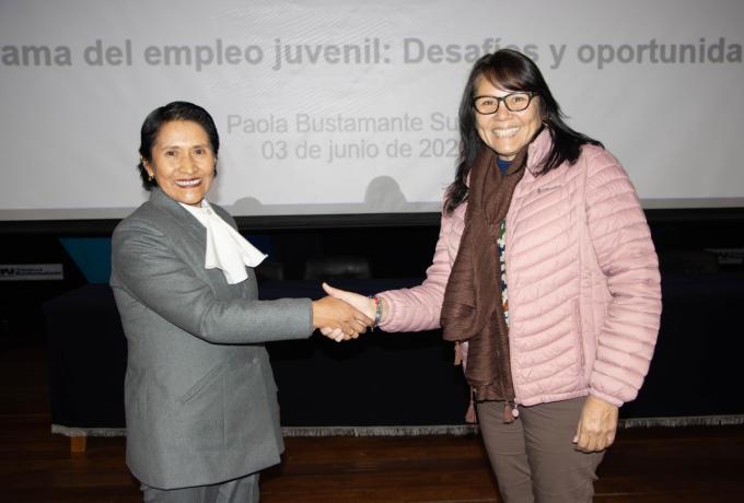 Durante su exposición, la especialista destacó la importancia de fortalecer las competencias de los jóvenes