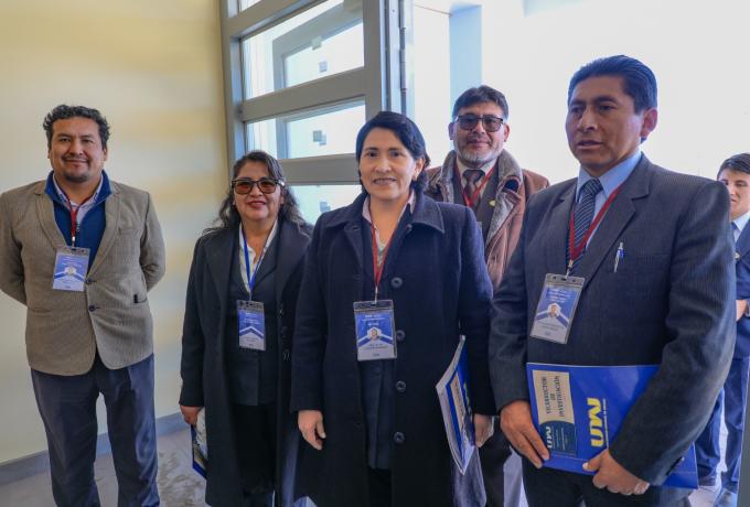 Dra. Vilma Sarmiento Mamani, quien inspeccionó el desarrollo de la evaluación 
